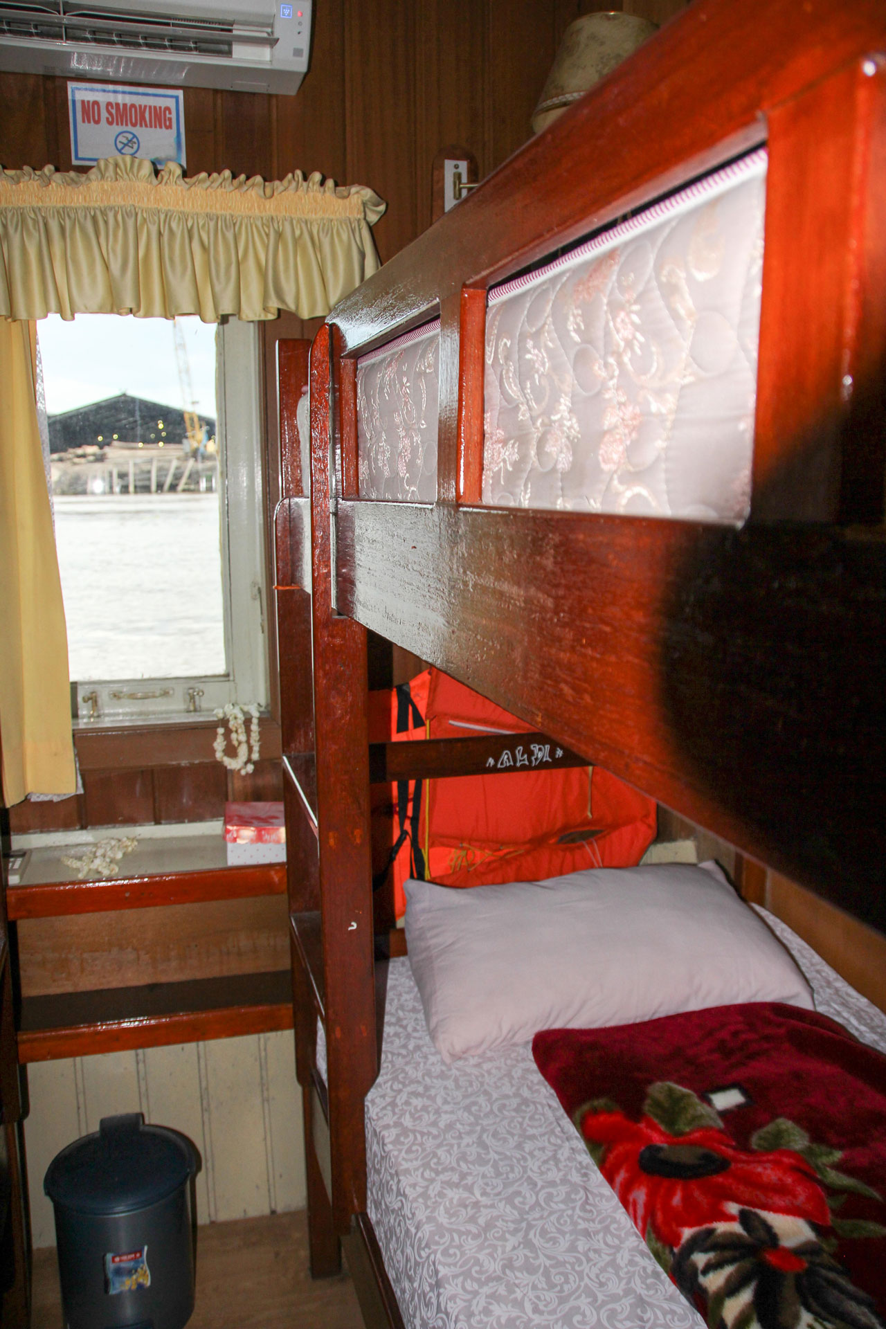 ハウスボートの寝室