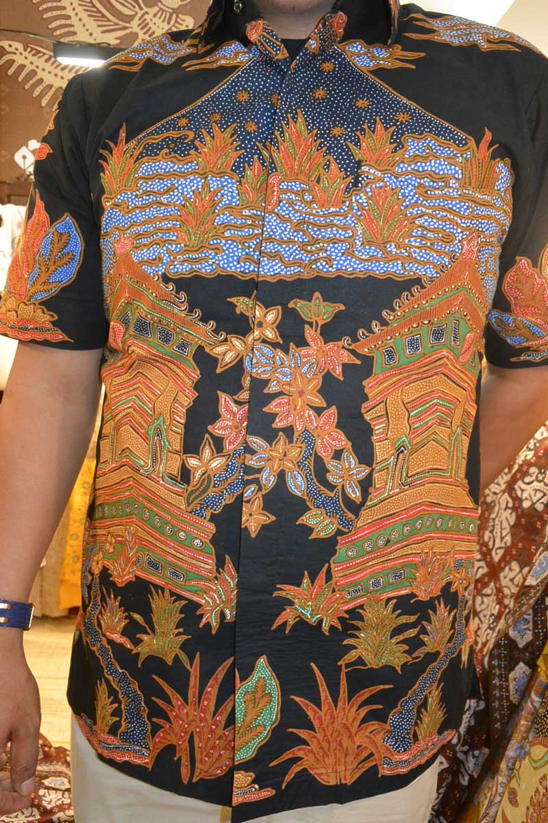 クドゥスの塔、山、草花