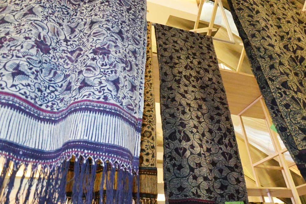 トゥバンの手織り布バティック