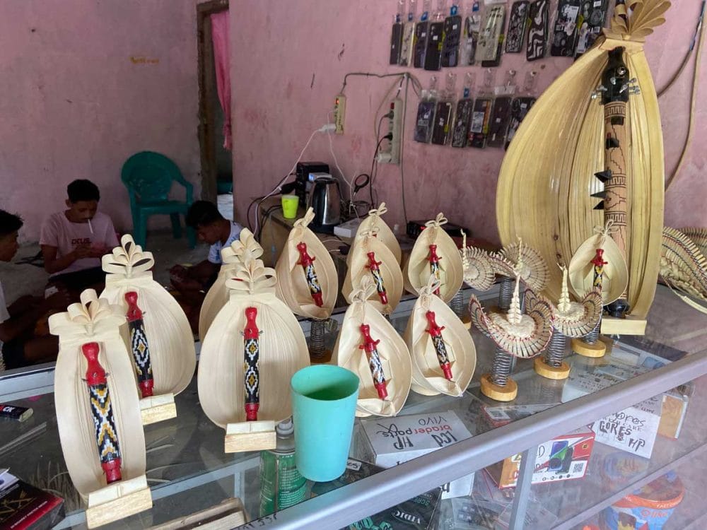 お土産用のササンドゥの数々(ロテ島)