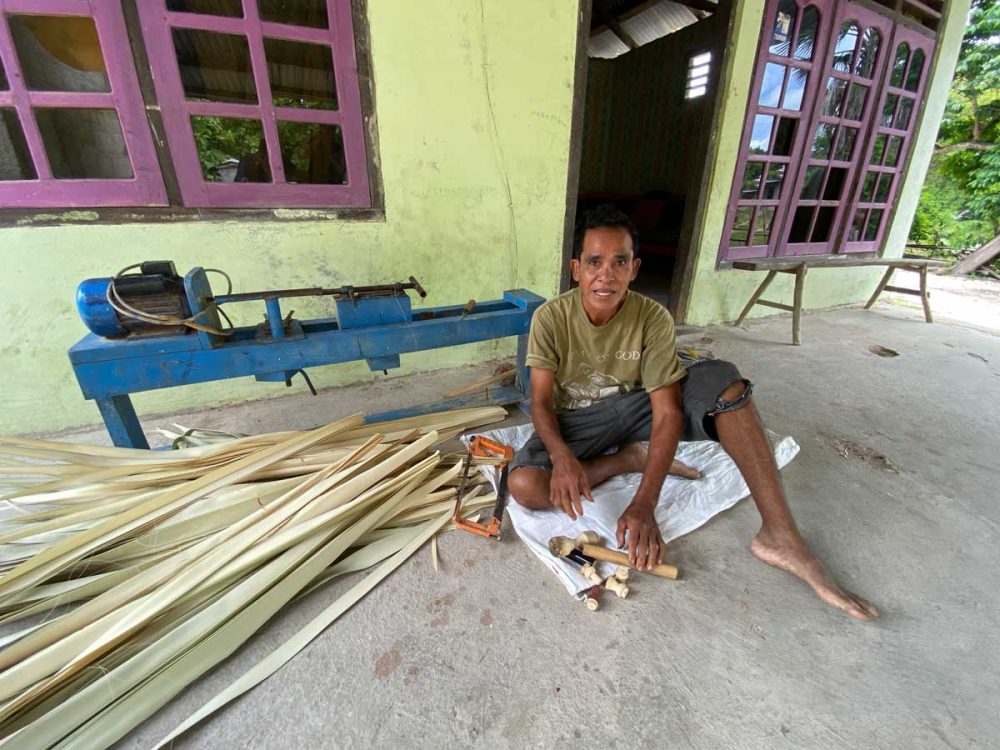 ササンドゥ製作現場(ロテ島)