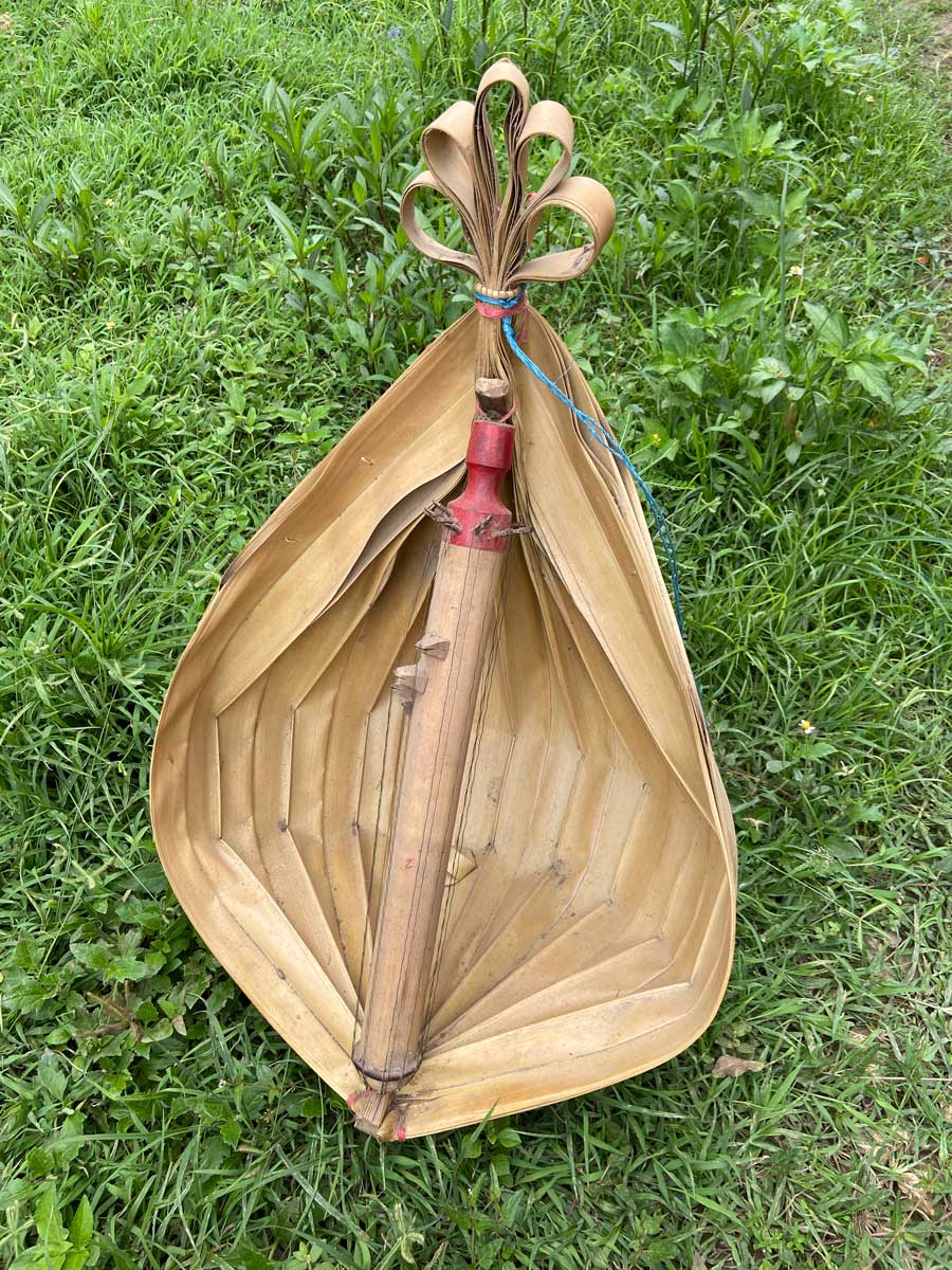 長く弾き込まれた年代物のササンドゥ(ロテ島)