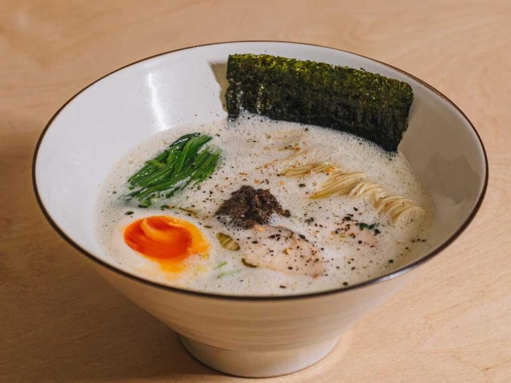 新しい「トリュフラーメン」。うまみとコクがあって、こちらもおいしい