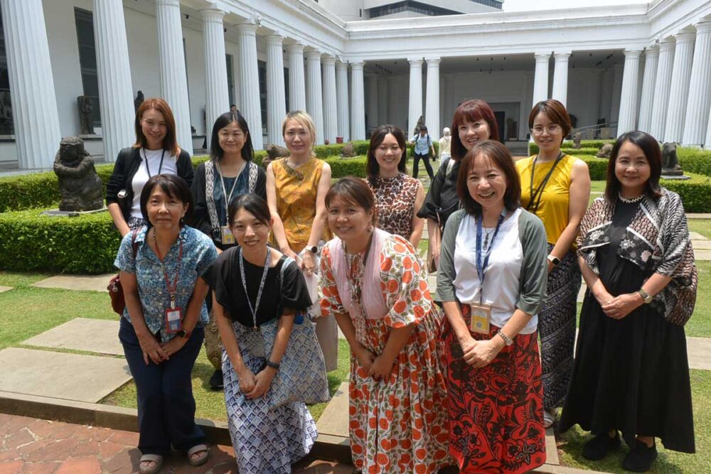 ミュージアムの日本語ガイドの皆さん。1セクションに3カ月かけて勉強してからガイド・デビューする